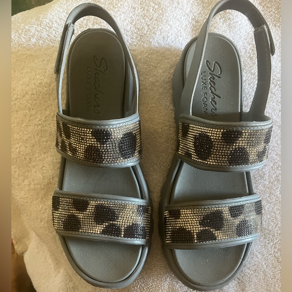 Sketchers Luxe Foam Sandals